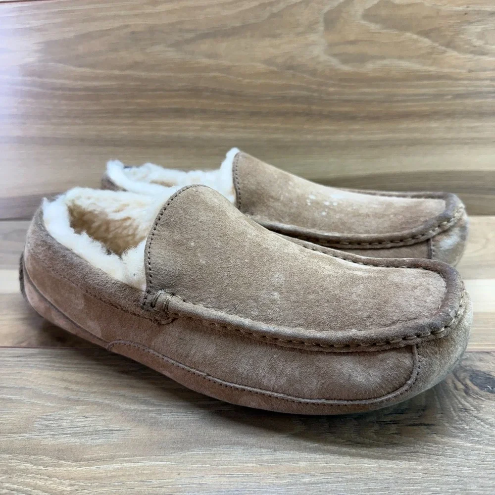 UGG Ascot Mens Slippers 9 Tan Suede Moc Toe Shearling Fur Lined Cozy